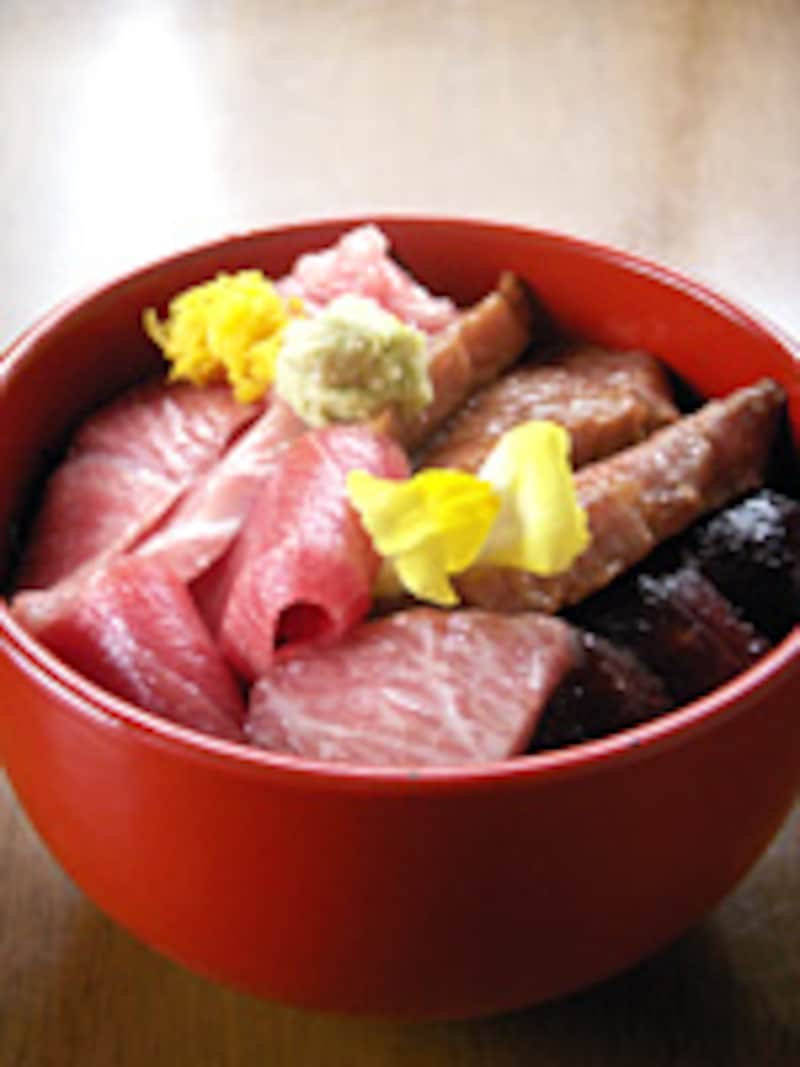 マグロづくし丼