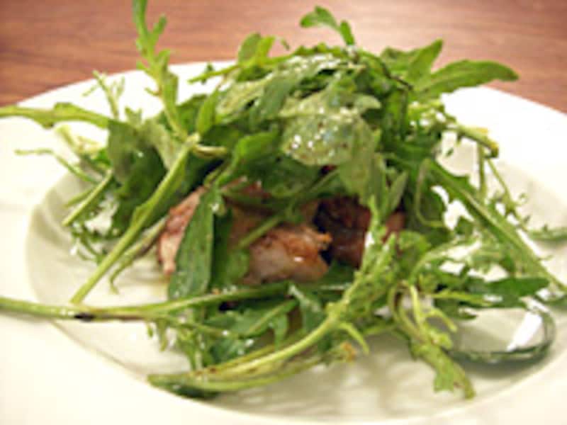 茨城産仔牛胸腺肉のロースト、無農薬ルーコラ添え