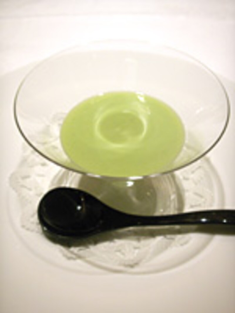 リンゴとアボカドの冷製スープ