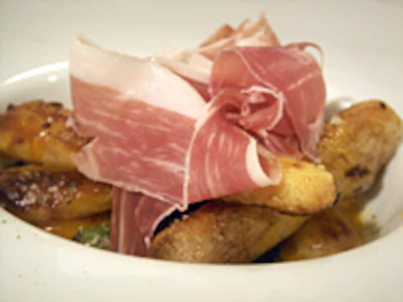 フランス産ホワイトアスパラガスのソテー卵黄ソース