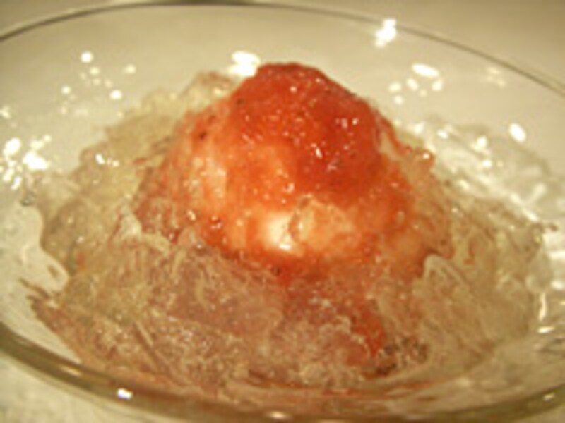 栃木県産とちおとめを使ったイチゴのスープとレモングラスのゼリー