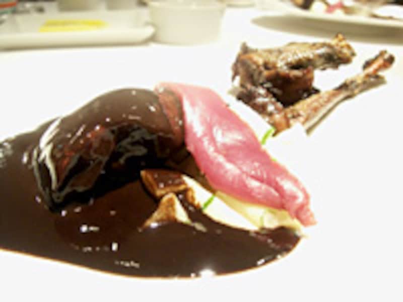 フランス産・ピレネー山脈のパロンブ（森鳩）のサルミ仕立て