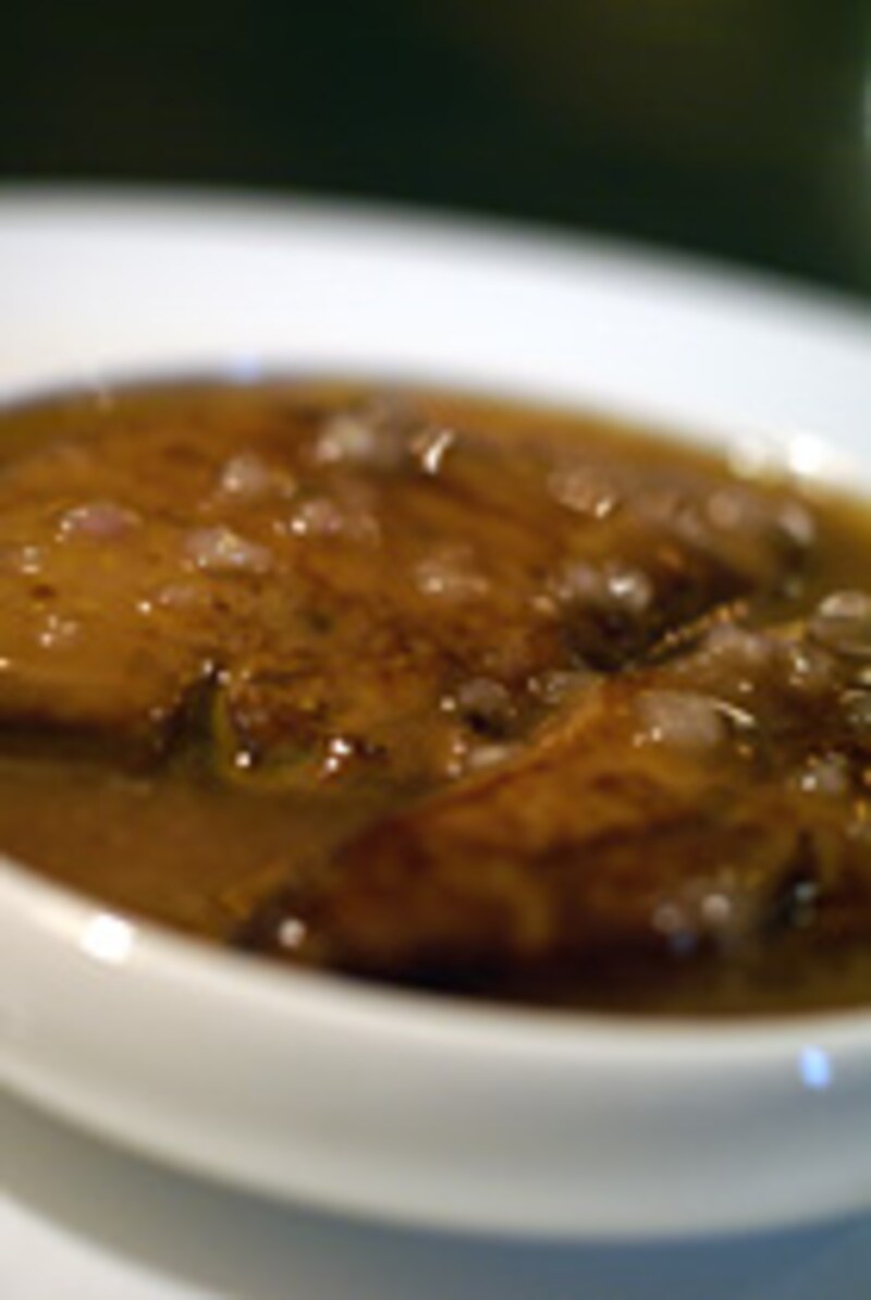 仏、ランド産フォワグラのロワイヤル（フランとソテーの組み合わせ）、マデラワインソース