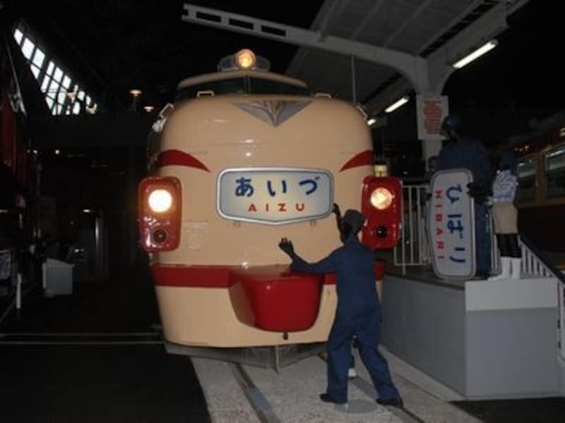 交直流両用特急電車485系。サボは「あいづ」になっていた