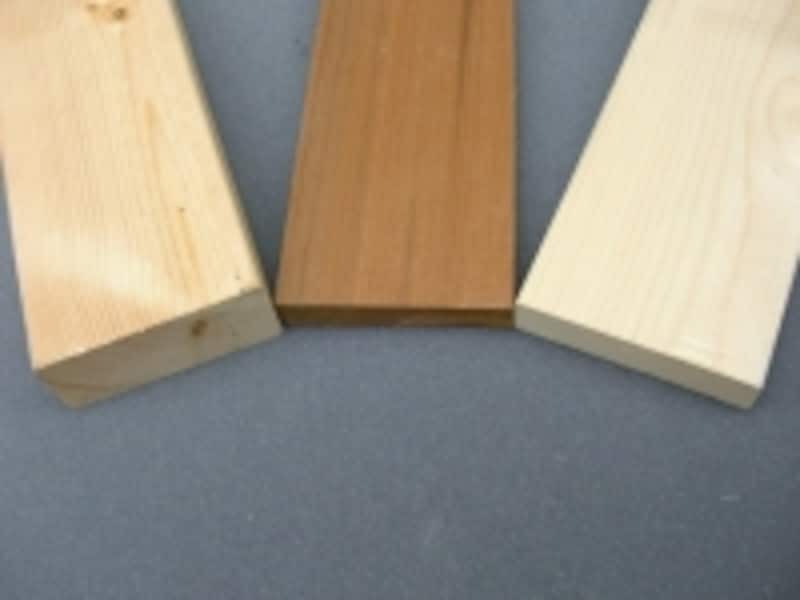 木材の樹種の違い：左からSPF、レッドシダー、ホワイトウッド