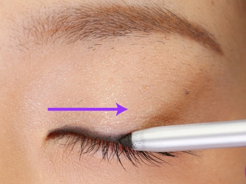 はじめは目頭から中央