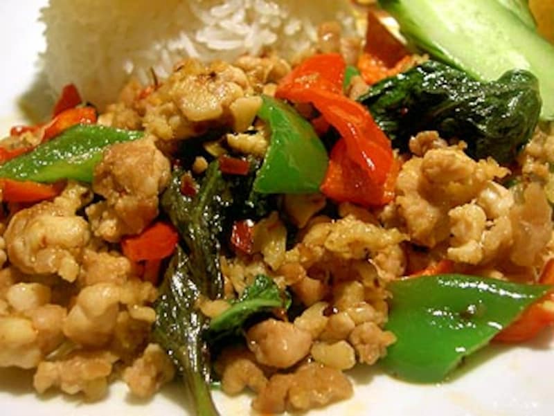 鶏肉のバジル炒めご飯のレシピ 人気タイ料理の作り方 世界のおうちご飯 All About