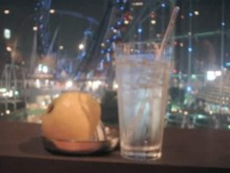 ゆっくり夜景を見ながらグレープフルーツサワー