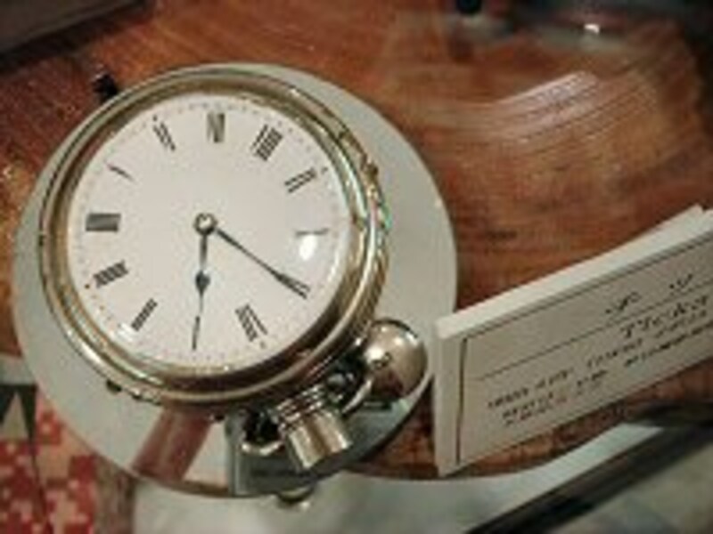 これはスパイ用の時計型カメラ。最も高価なのだとか…