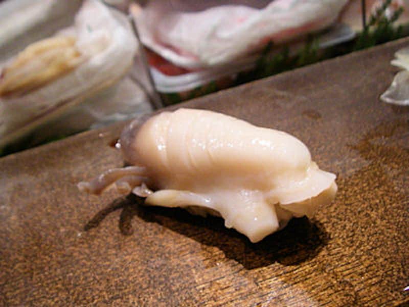 意外に（失礼）美味しいホッキ貝。貝から出したばかり。コリッとさくっと新鮮味が詰まっている。取れたてならでは。