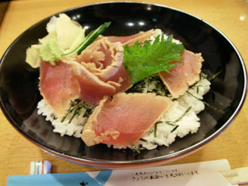 マグロ漬け丼1,890円。か、な、りさっぱり。ご飯の量は少なめ。