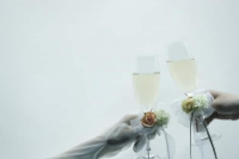結婚式でふたりで乾杯! その日を夢見て