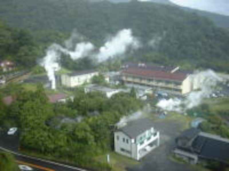 あちこちから湯気があがる霧島温泉郷