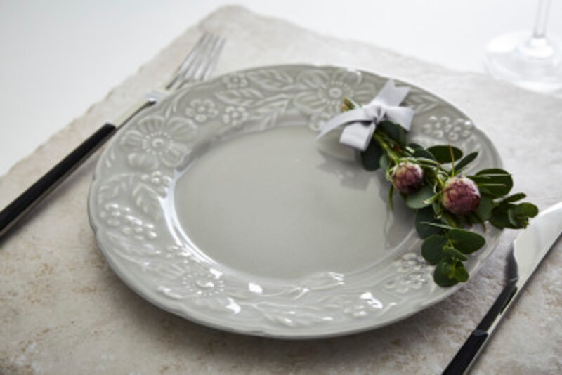 結婚式をあげる会場で料理の試食を兼ねながら行うのもいい