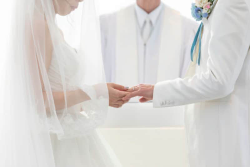 挙式とお披露目の会を広く行うのが日本のスタンダードな結婚式
