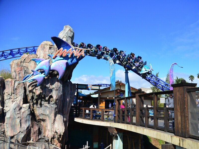 ファミリー向けのローラーコースター「マンタ」