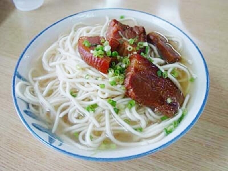 沖縄そばよりも丸い麺が特徴の八重山そばundefined写真提供：石垣島COM