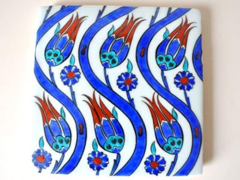 タイルではチューリップ模様が人気