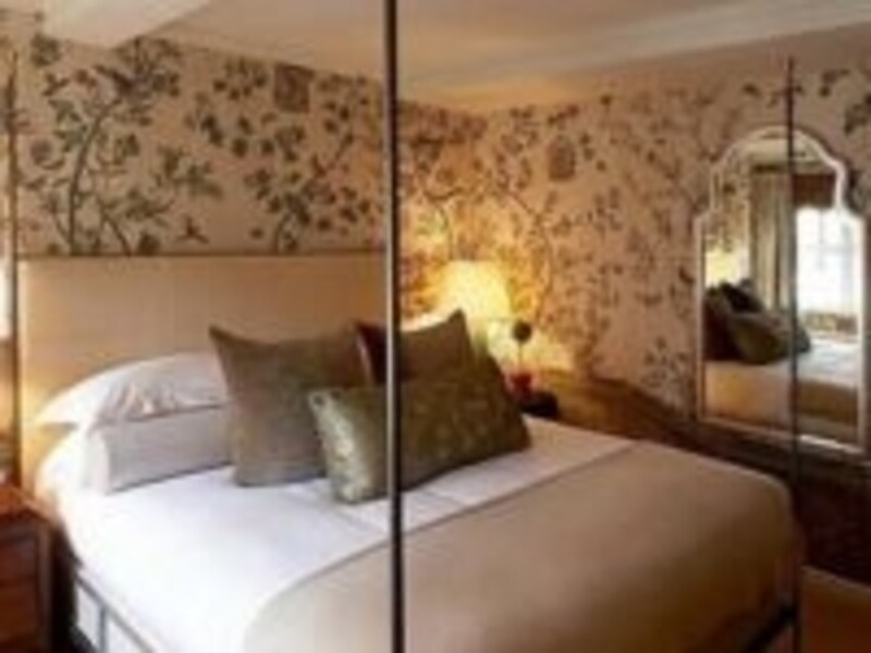 温かみのある色調が心地よい部屋