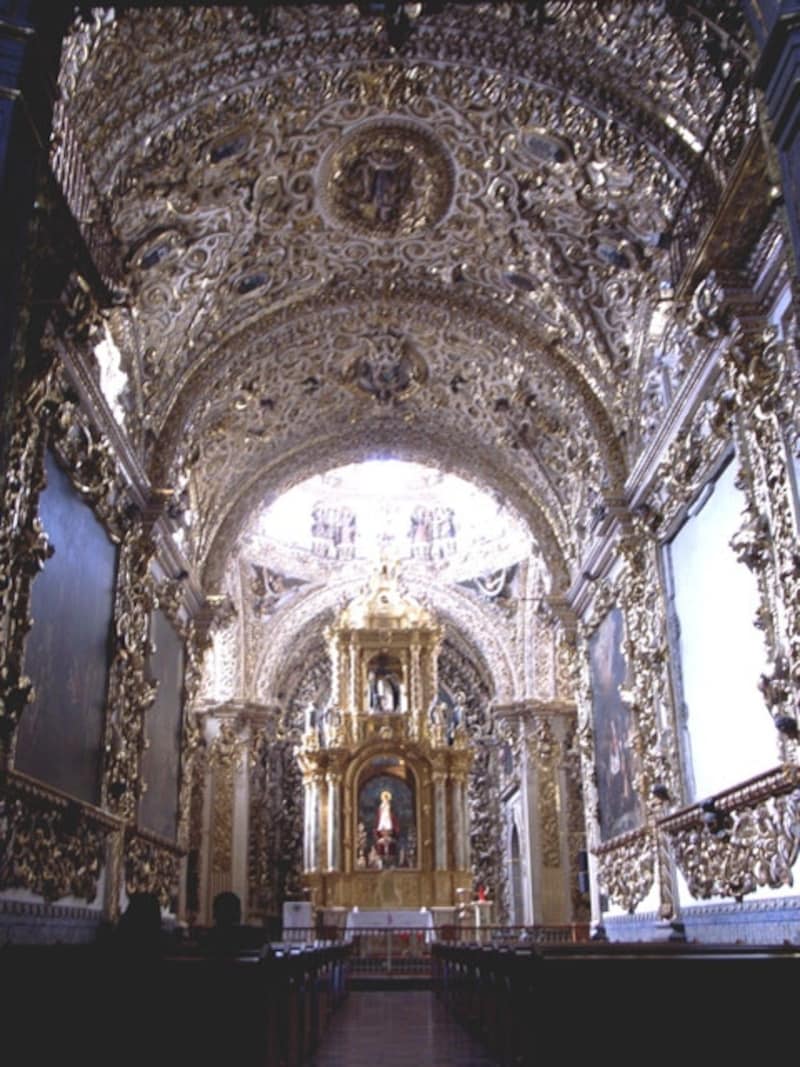 豪華絢爛のサントドミンゴ教会（プエブラ）内部