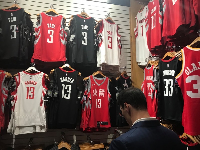 試合前のギフトショップは人で溢れているので、少し早めに現地へ!