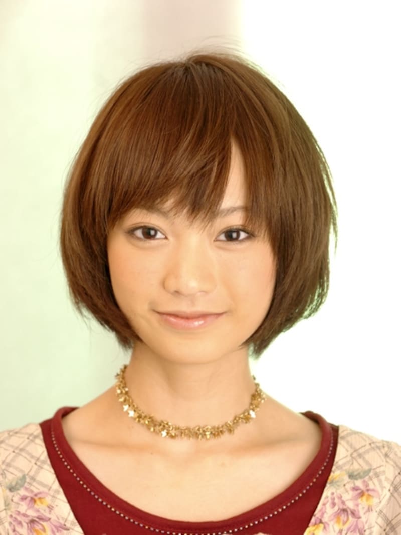 肩上のショートレイヤースタイル