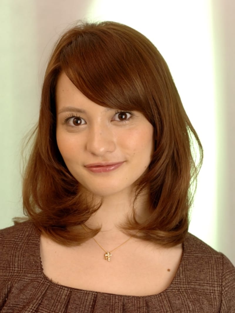 鎖骨ラインのミディアムレイヤー