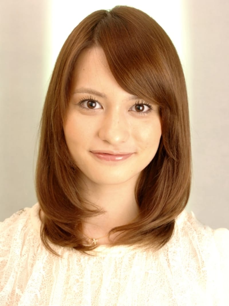 鎖骨レングスのミディアムレイヤー