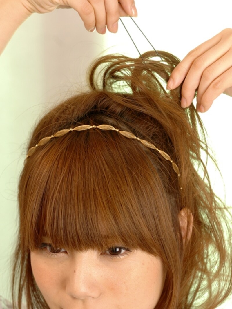 ゴムの分け目を隠すように