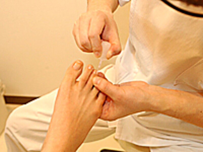 ネイルオイルで保湿ケア