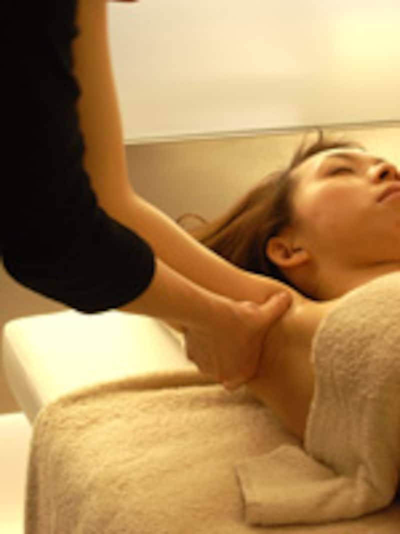 二の腕マッサージ