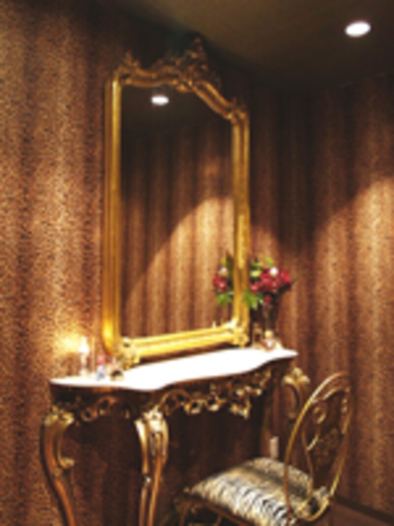 ゴシックなドレッサー