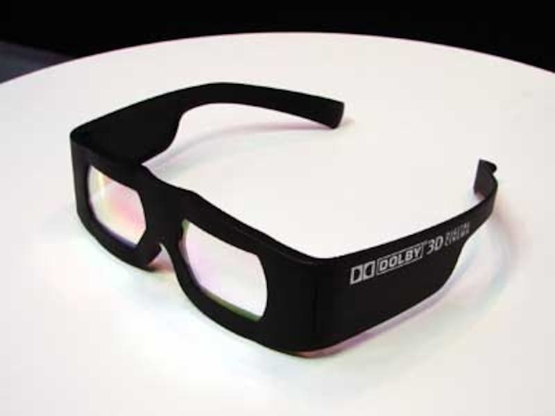 CEATEC2007のドルビーブースで撮影した3Dメガネ。劇場用は家庭の3Dテレビで使えません。