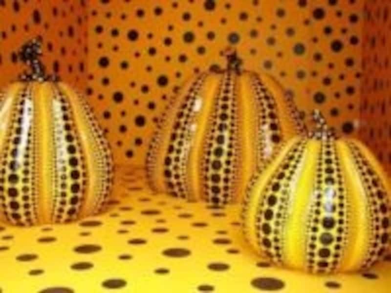 カリスマ的人気を誇る草間彌生の展示