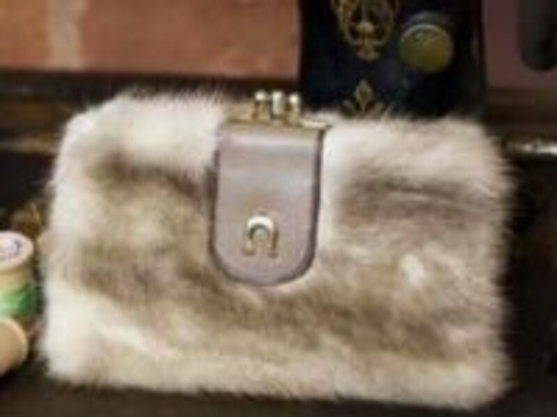 クラッチバッグなどのアクセサリーも探して