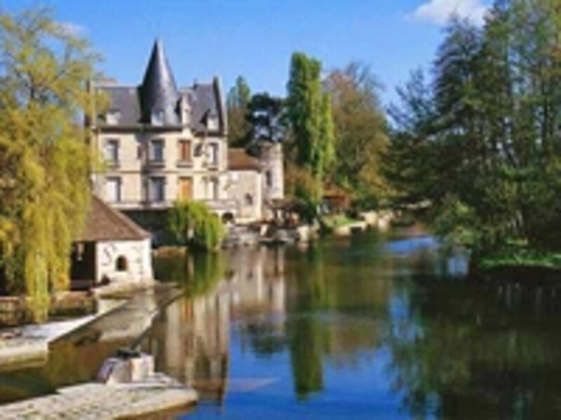 歴史とシスレーと飴の町 © Comité Départemental du Tourisme de Seine-et-Marne