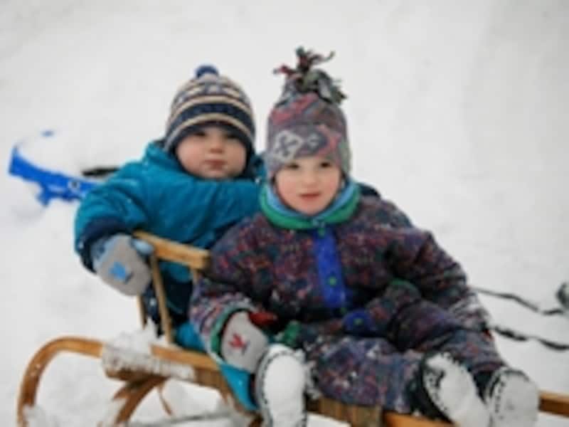冬になるとチェコの子どもたちはそりやスケートをして遊びます。チェコの人たちは意外に寒がりの人が多いようです