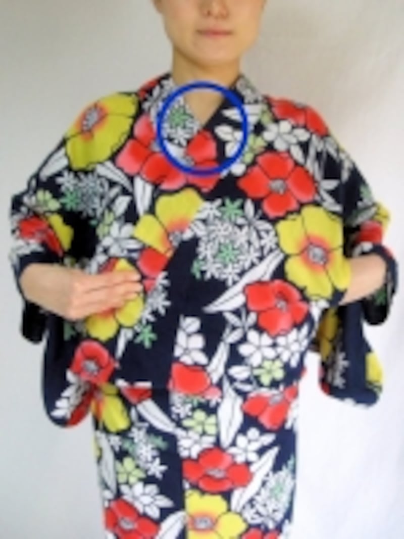 衿合わせはゆったりと