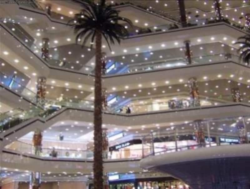 内部は恐ろしく広いです