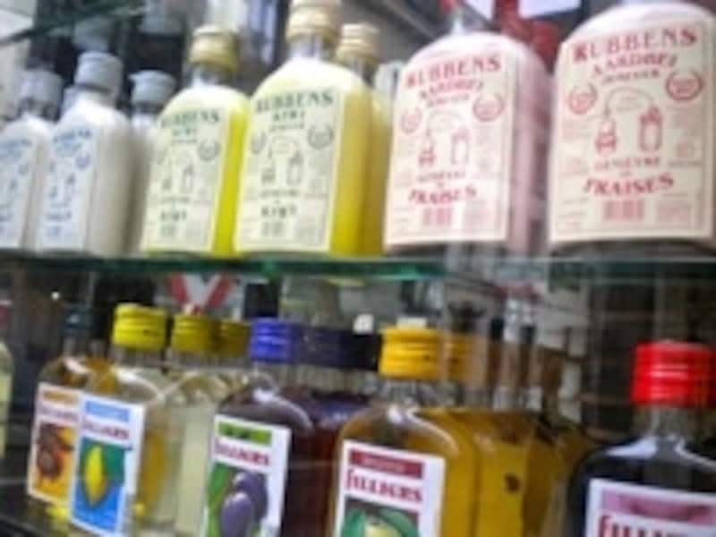 小ぶりのボトルのジンも