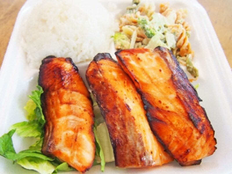 魚も肉もカレーも美味しい。ご飯は白米、玄米、雑穀米などから選べる