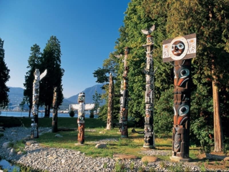 見所のひとつトーテムポール前広場undefined（C）Tourism Vancouver