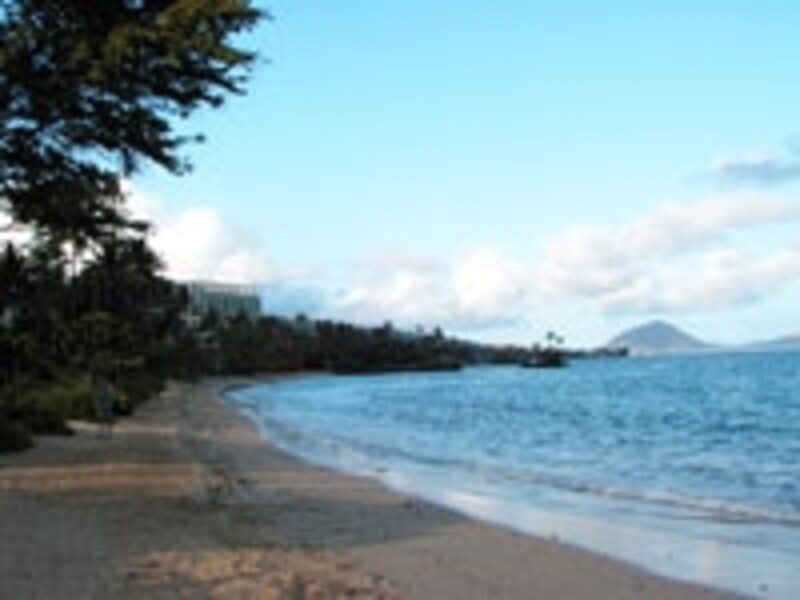 砂浜をココヘッド方面へ歩くとザ・カハラ・ホテル＆リゾートに到着