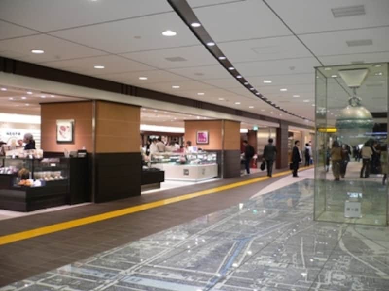 東京駅改札内のエキナカ施設『グランスタ』。約50のお店が集結