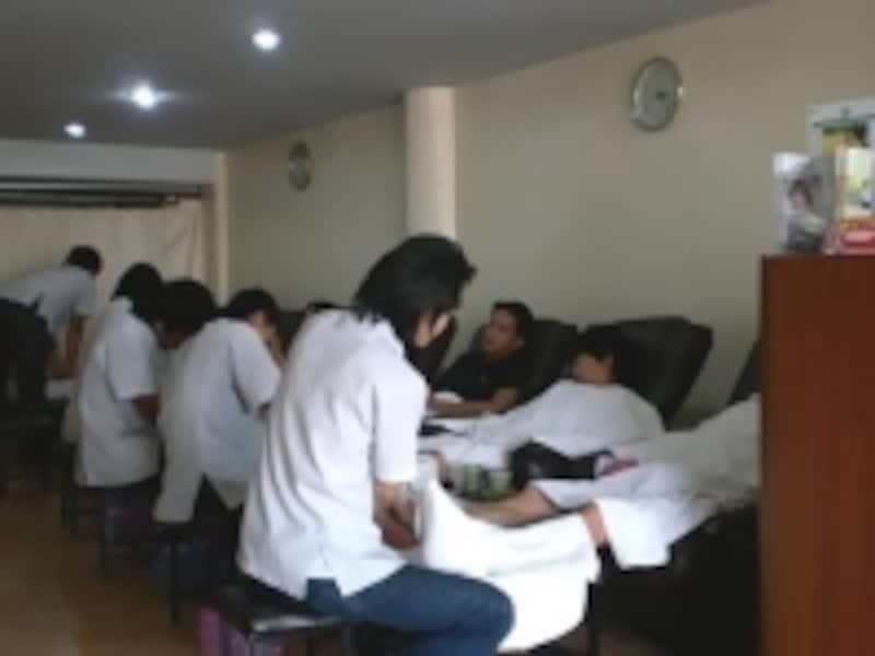 ＢＴＳの最寄り駅から距離があるが、週末にもなると予約なしでは入れないことも