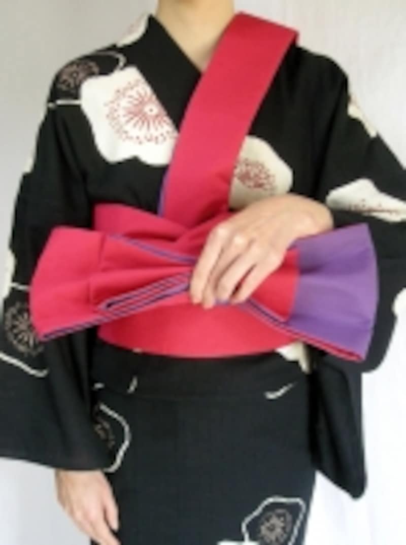 羽根は結ぶ目の上に乗せる