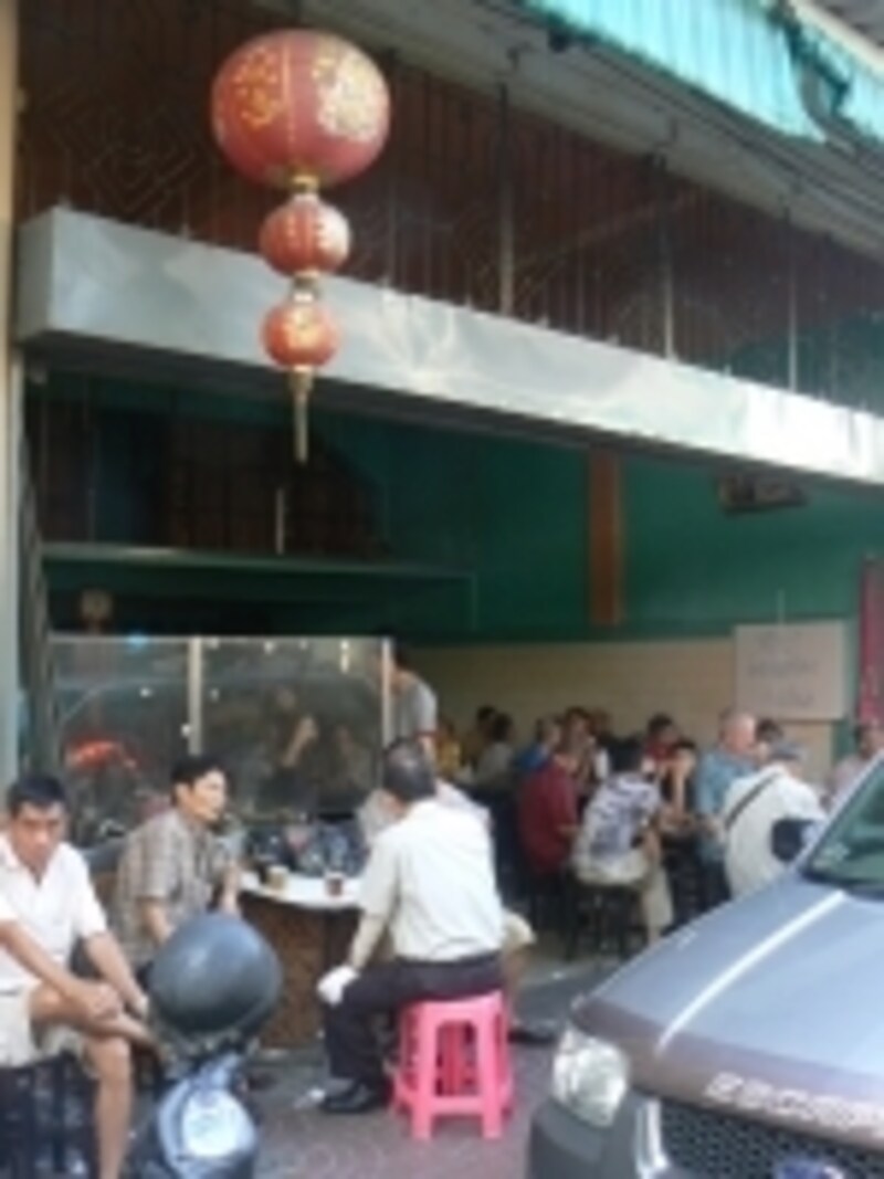 日本と比べるとびっくりするほど甘いスイーツとコーヒーですが、疲れた体を一気に癒してくれる