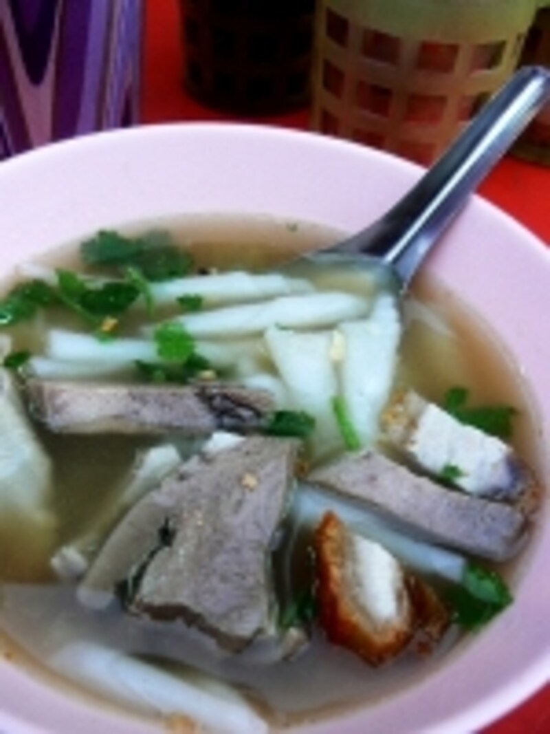 一般的な麺類に比べてコクのあるスープが特徴のクアイジャップ