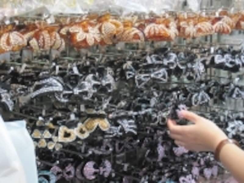 同じ店でいくつか購入すると卸価格になるので、ばらまき用の土産を大量に買うのがおすすめ