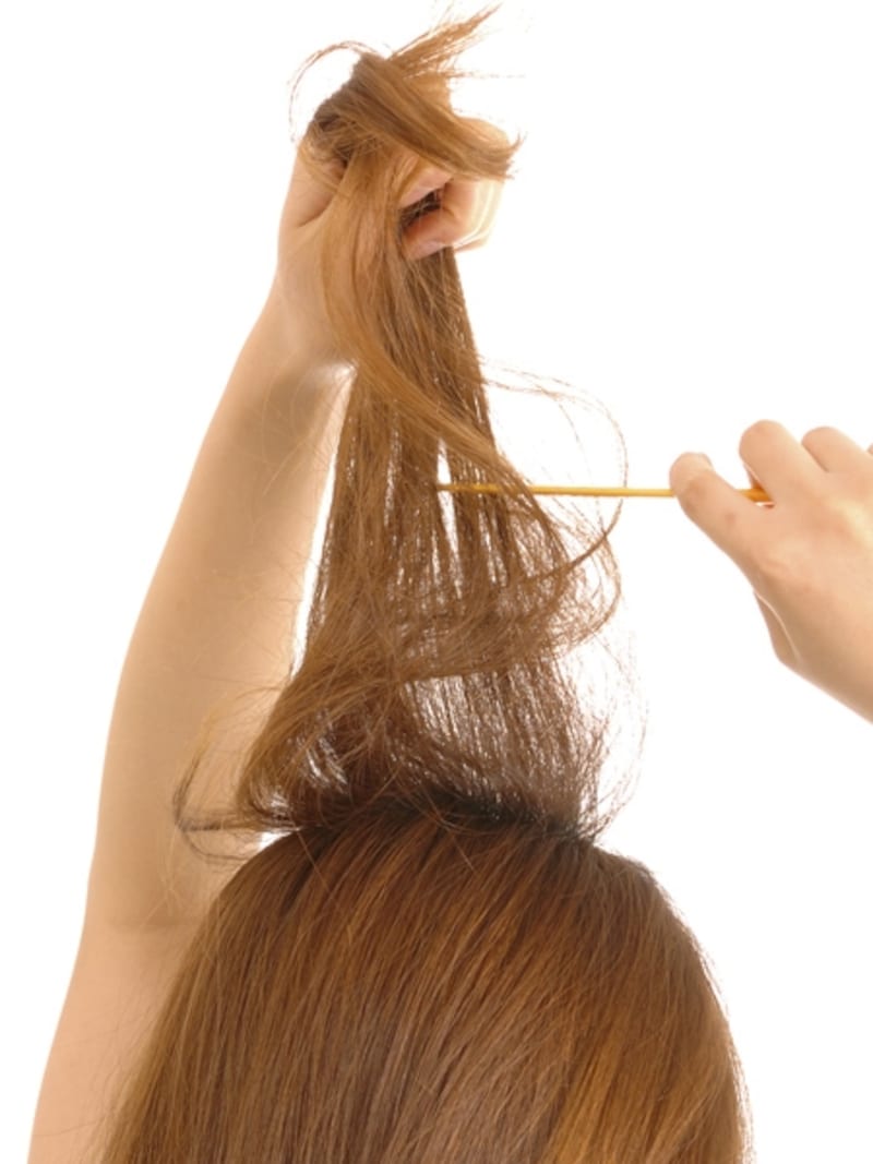 引き出した内側に逆毛をたてる